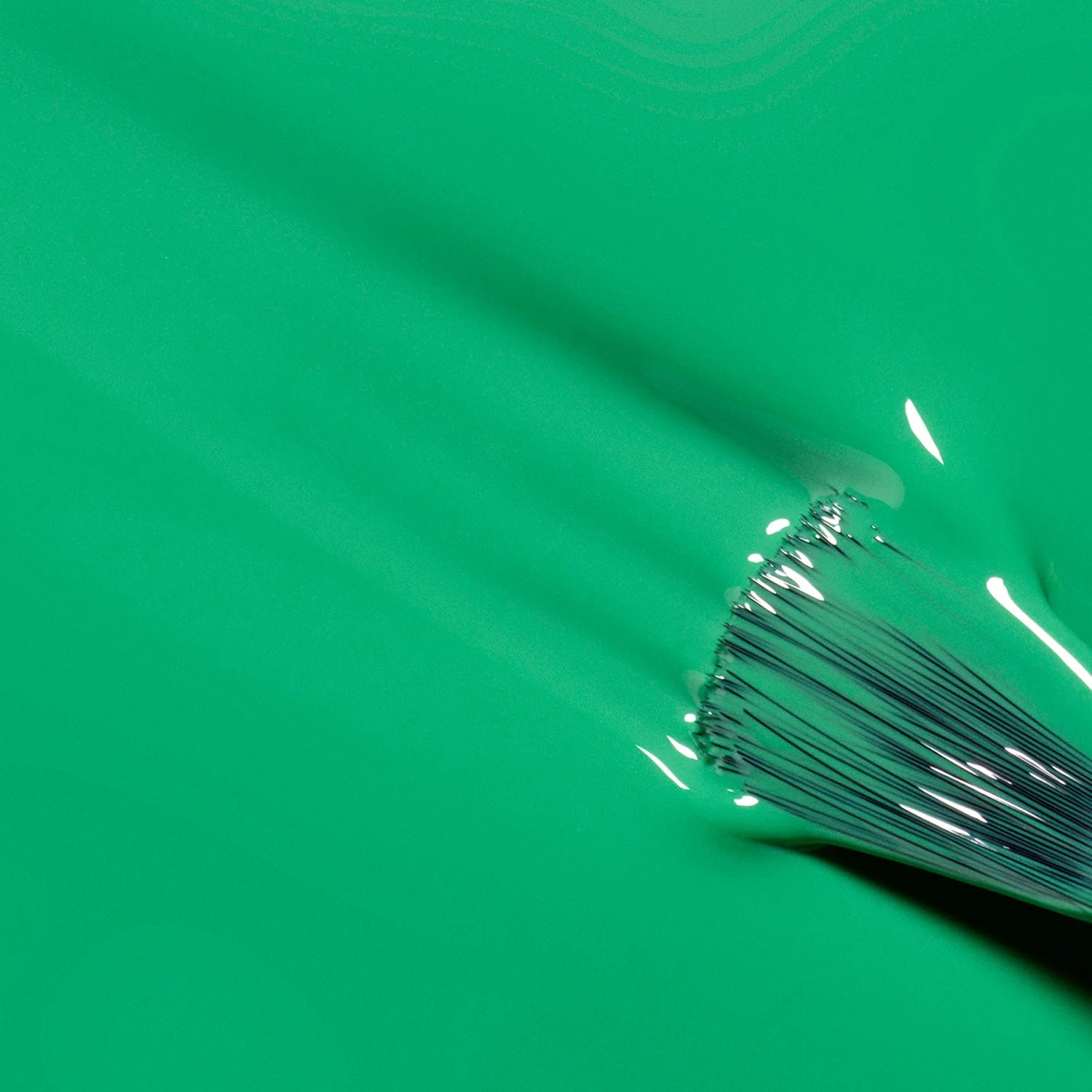Semi-permanent LED Green Flash™ - Green | Gel nail polish | LOSHEN & CREM