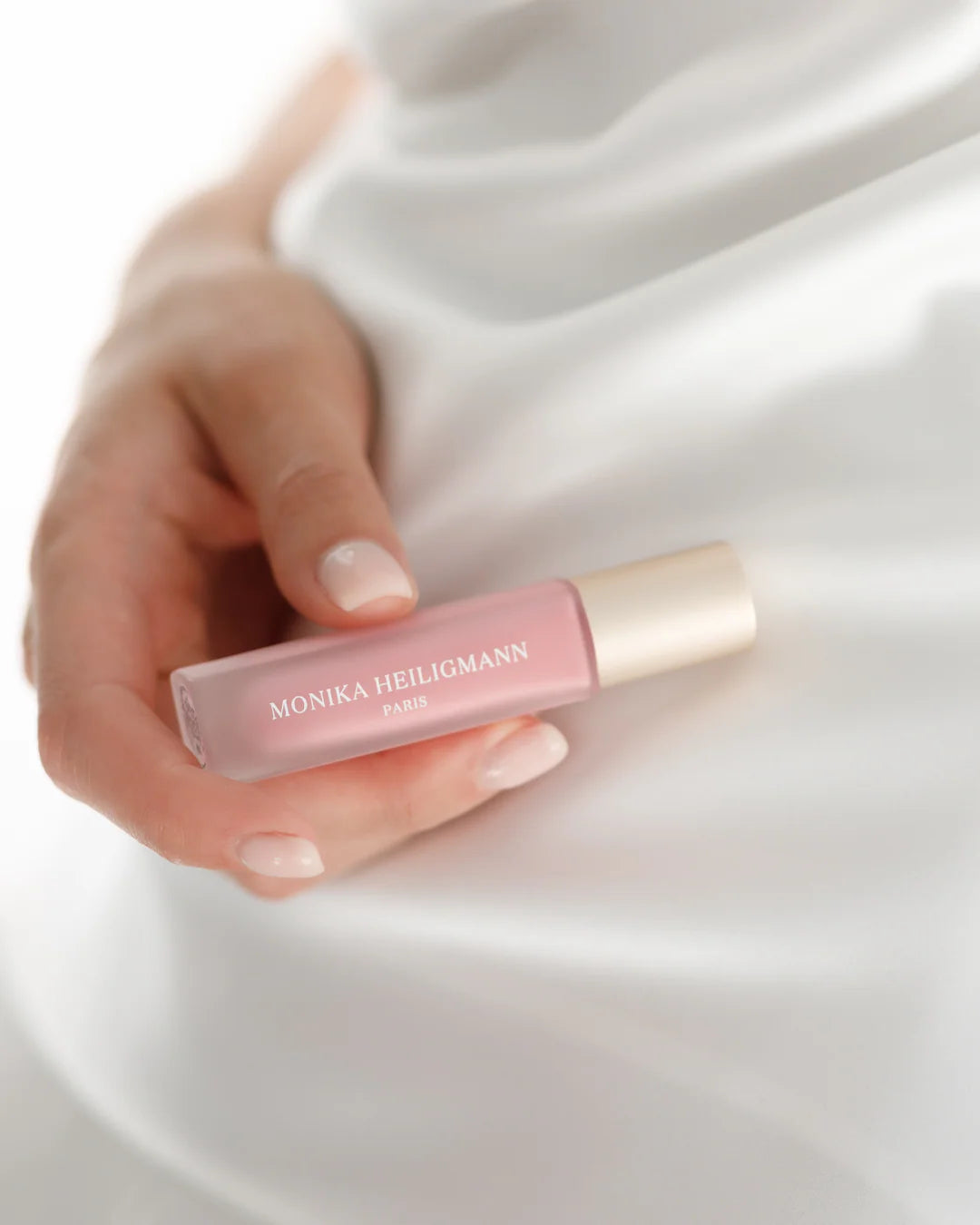 Elixir de Volume Lip Volumizing Serum – Romance Française | Lips - Tinted serum | LOSHEN & CREM