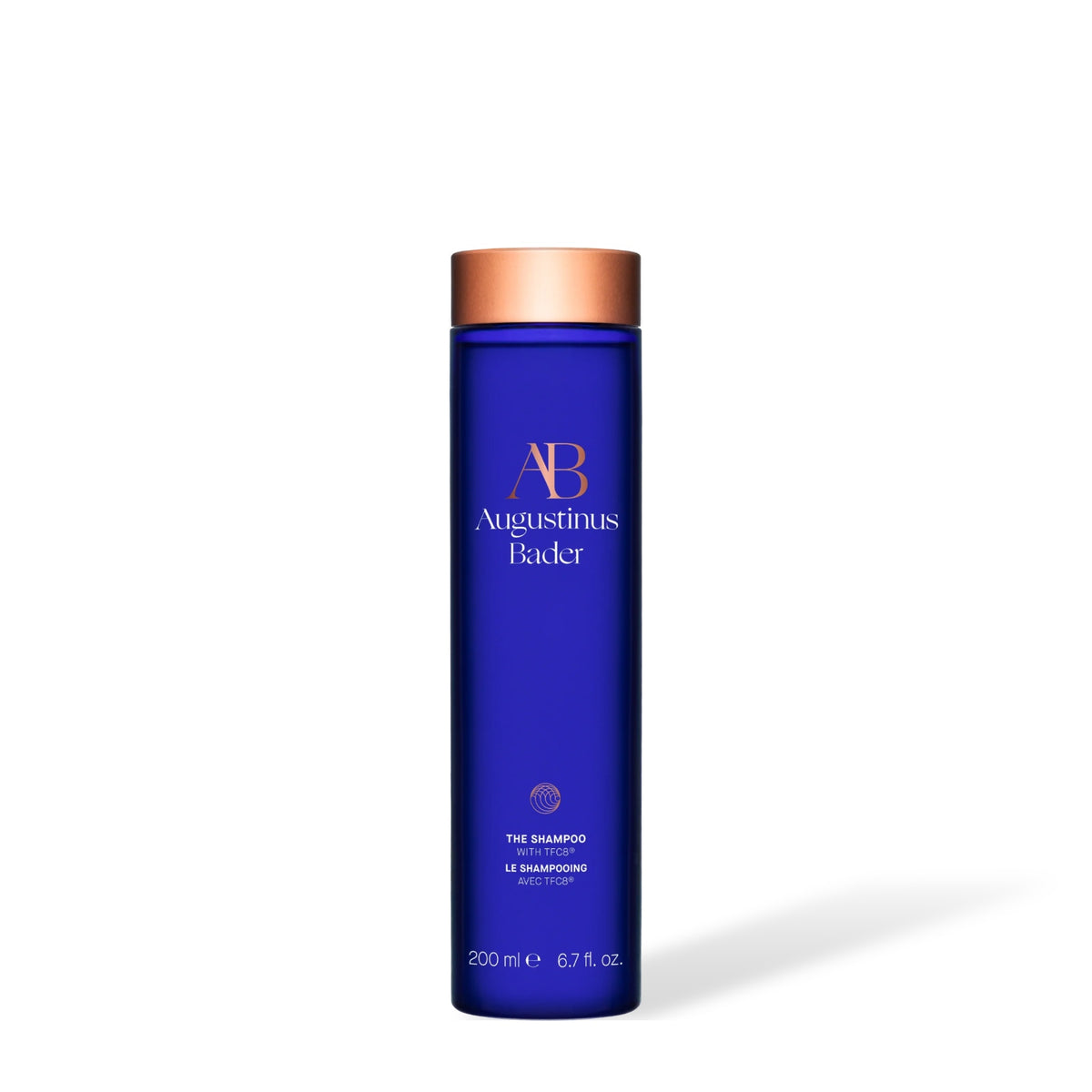 Augustinus Bader The Shampoo avec TFC8®, flacon bleu de 200 ml, sur fond blanc