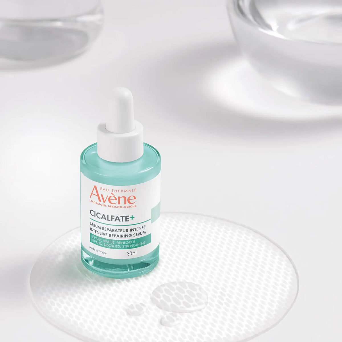 Texture of Avène Cicalfate+ Intensive Skin Recovery Serum