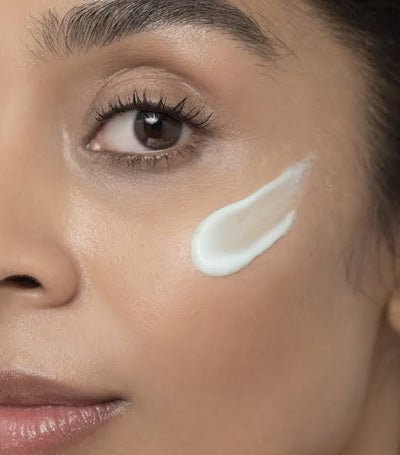 Pale blue texture of Element Eight O2 Retinol Serum