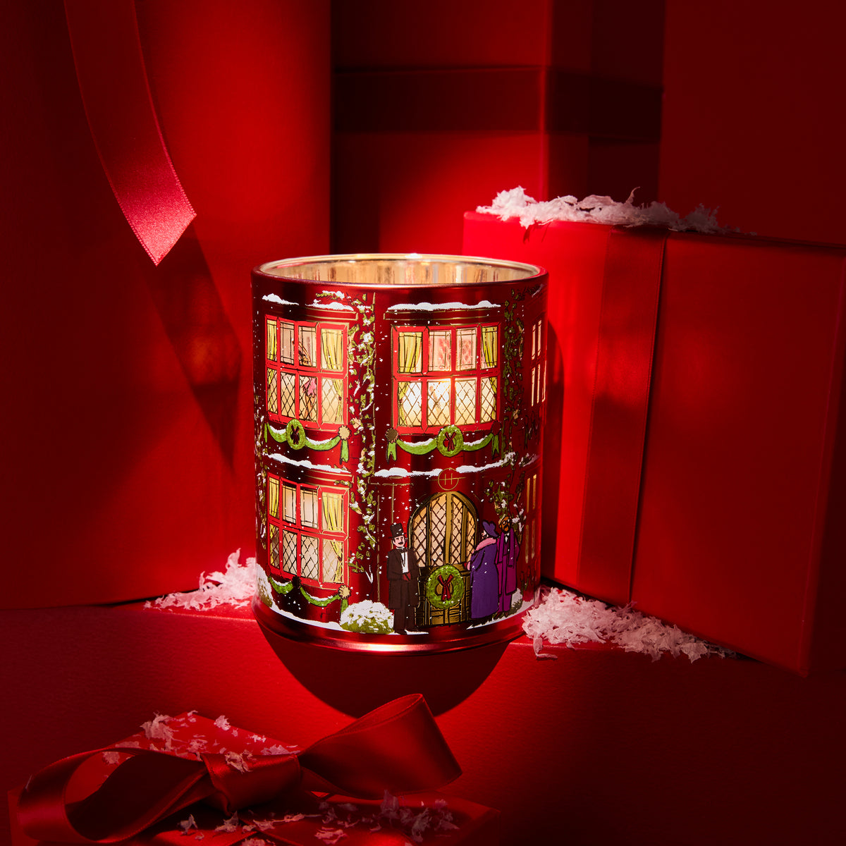 Close-up of the decorative vesseHoliday 2026