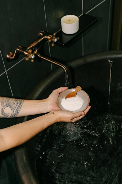 Cedar & Myrrh Hinoki Bath Salt | Bath - Salts | LOSHEN & CREM