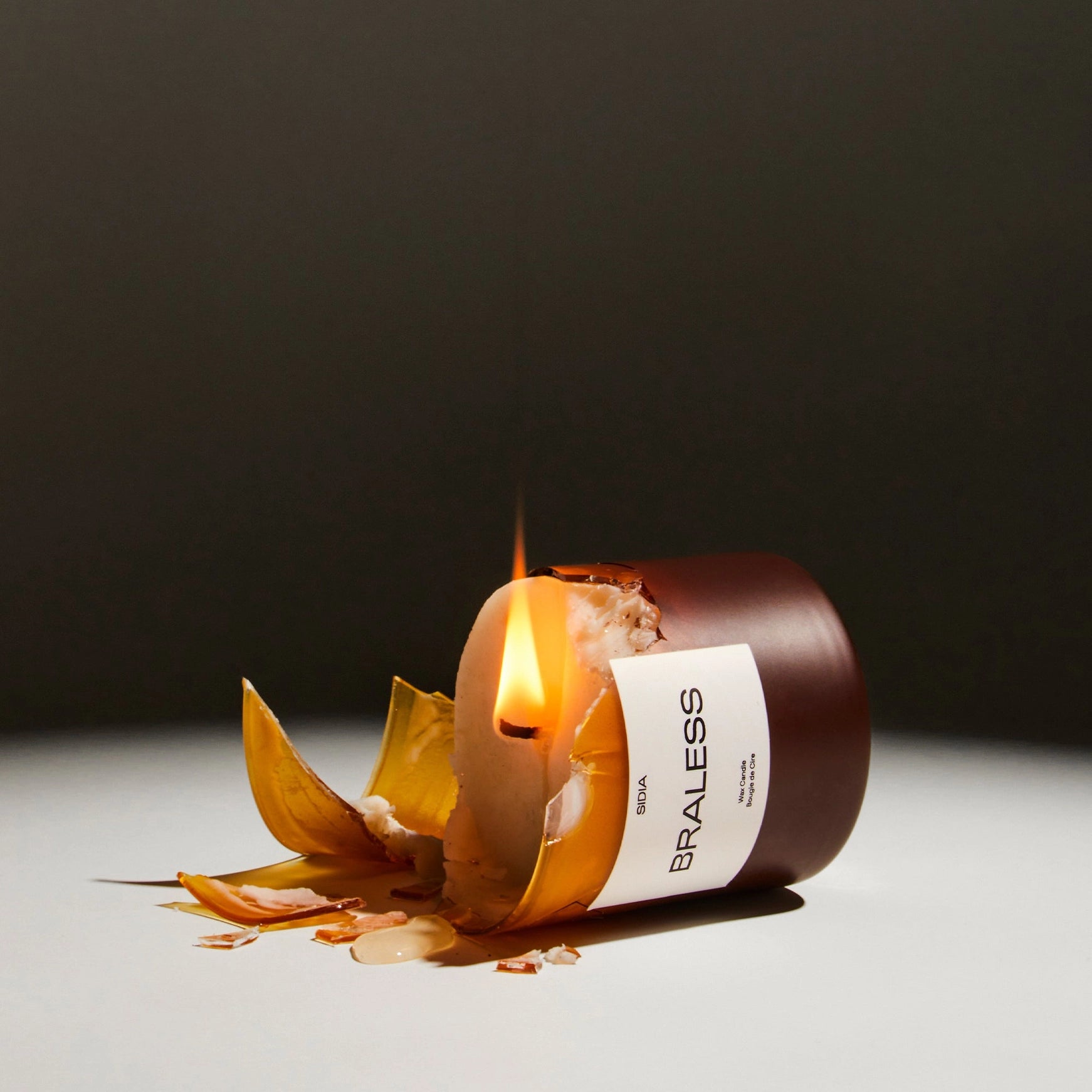 Sidia Braless candle – Leather & Vanilla