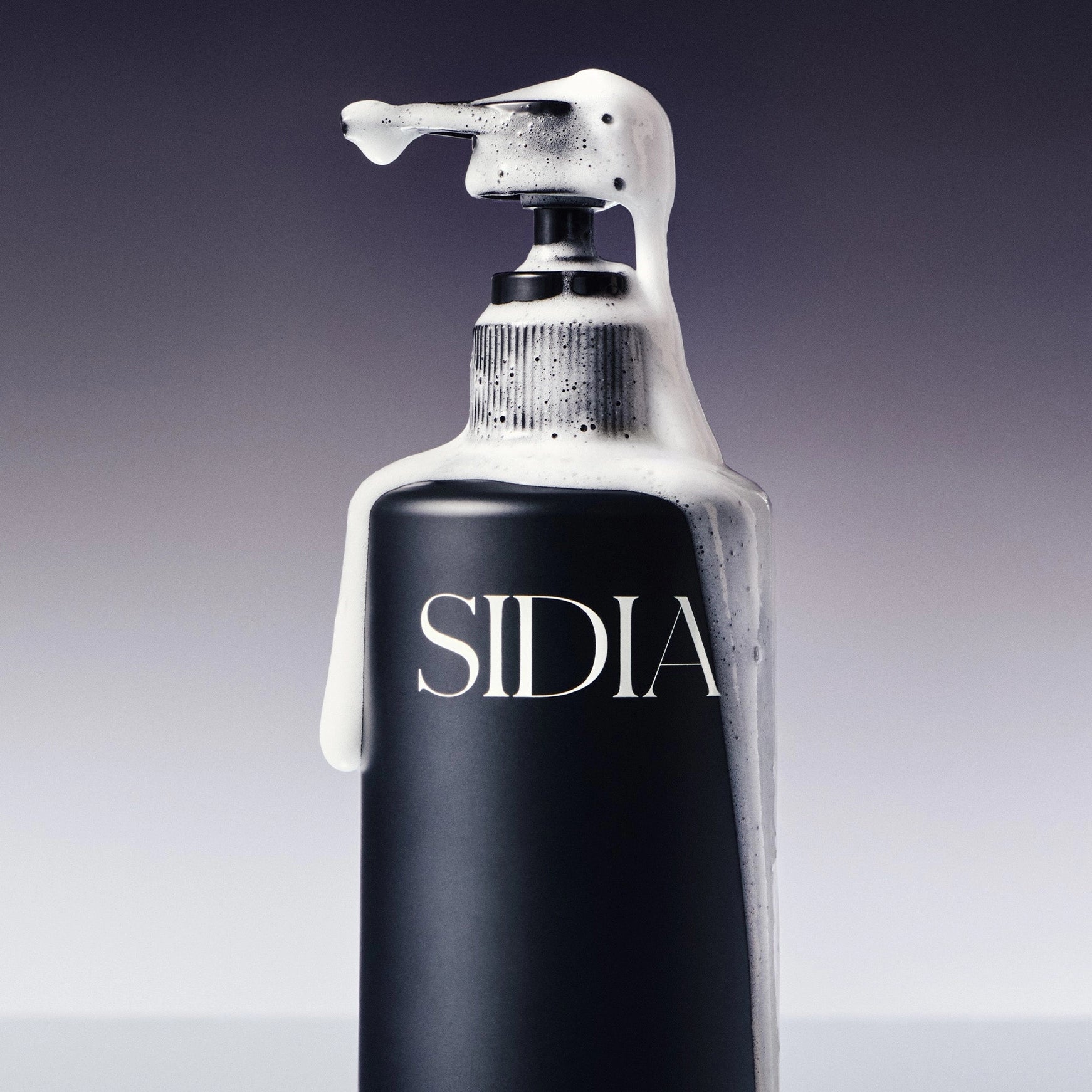 Black bottle with a pump and foam, featuring the brand 'SIDIA', on a gradient background.
