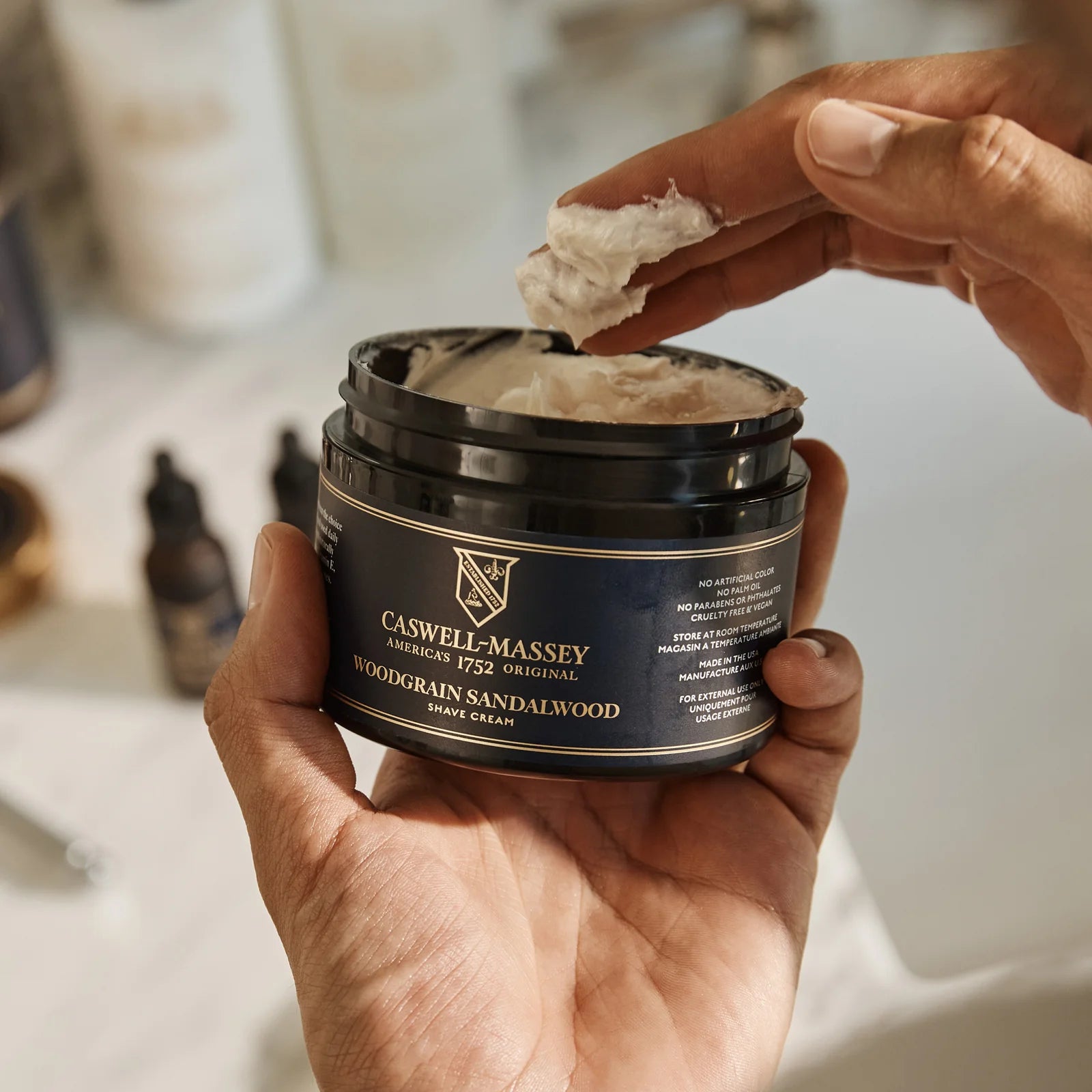 Woodgrain Sandalwood Shave Cream