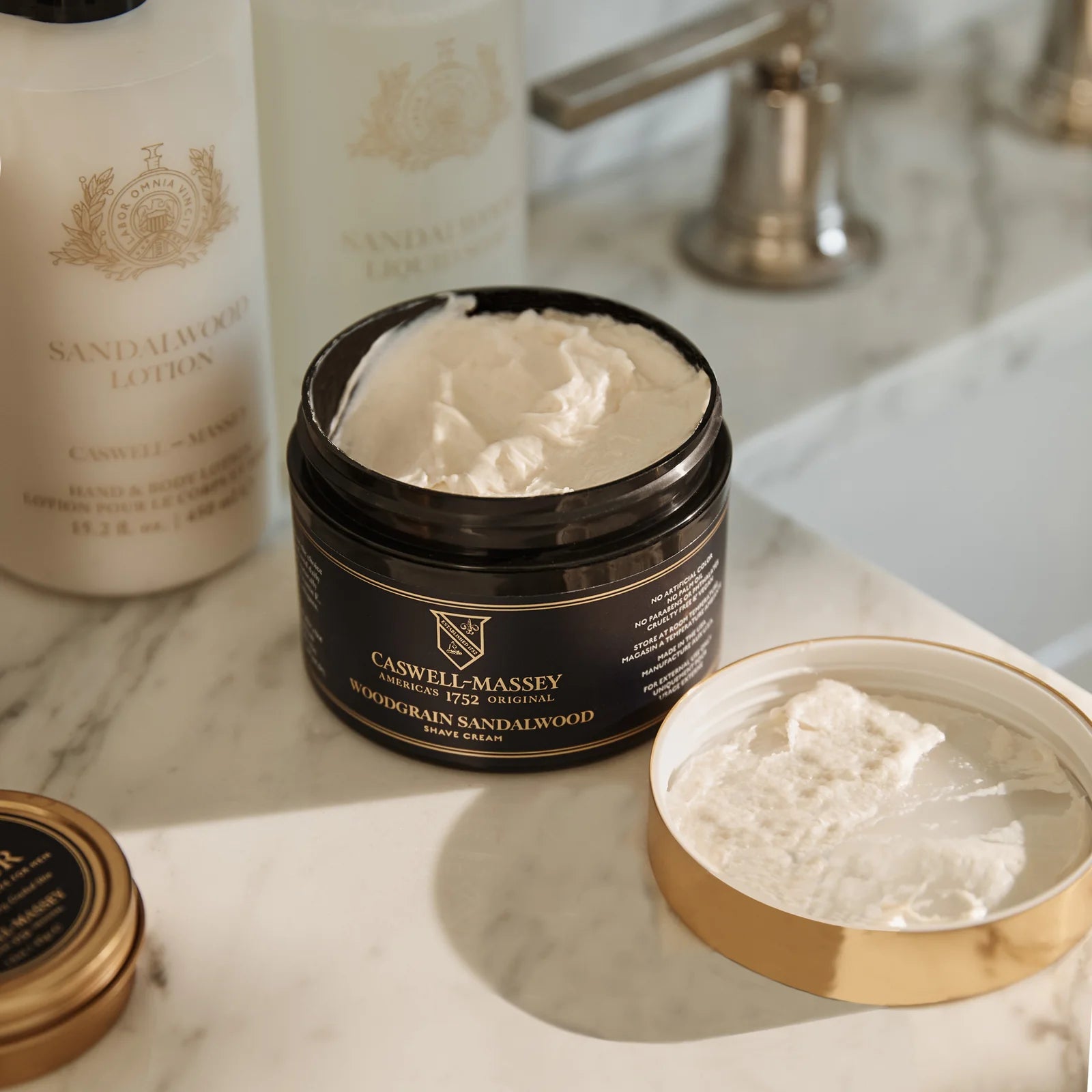 Woodgrain Sandalwood Shave Cream