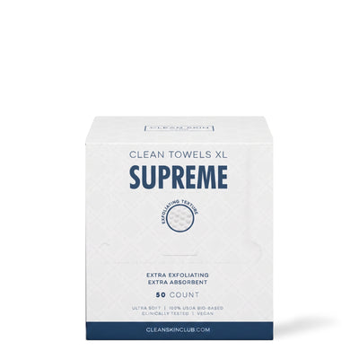 Serviettes pour le visage Clean Towels XL Supreme Clean Skin Club, boîte de 50 serviettes, sur fond blanc
