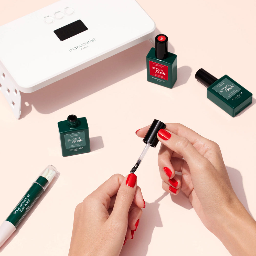 Green Flash™ LED Manicure Routine – Hortencia & Poppy Red