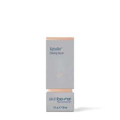 Boîte de 30 ml du Sérum clarifiant AlphaRet de Skinbetter Science, nouvel emballage plus étroit, vue de face sur fond blanc