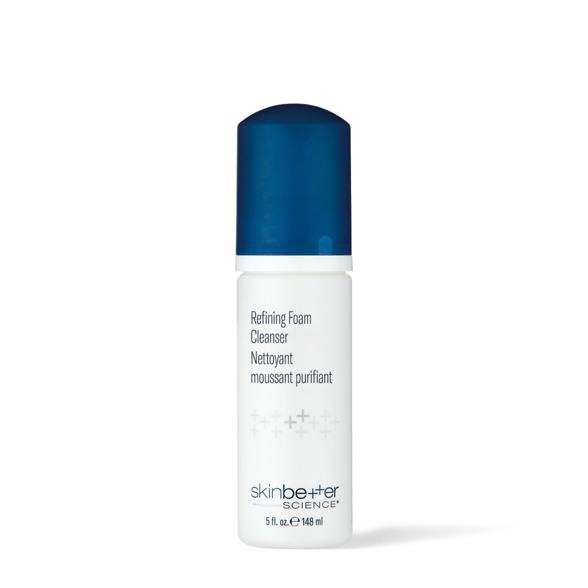 Flacon pompe de 148 ml du Nettoyant moussant affinant de Skinbetter Science, vue de face sur fond blanc