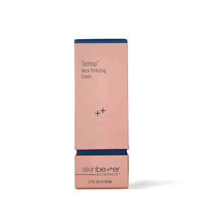 Boîte de 50 ml de la Crème perfectrice pour le cou Techno de Skinbetter Science, vue de face sur fond blanc