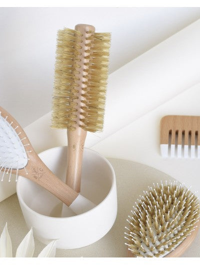 La brosse ronde – Natural wood round brush | Combs & Brushes | LOSHEN & CREM
