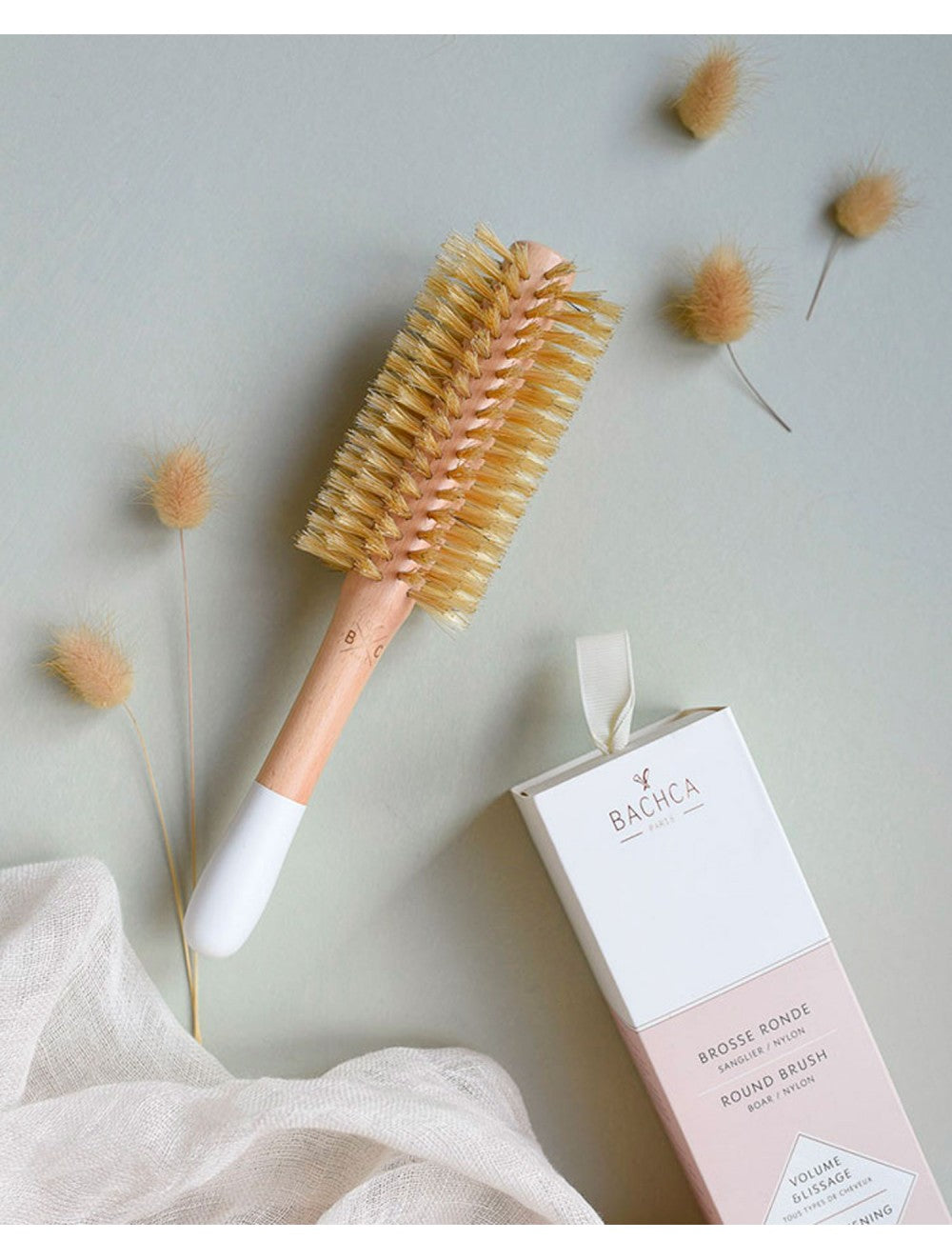La brosse ronde – Natural wood round brush | Combs & Brushes | LOSHEN & CREM